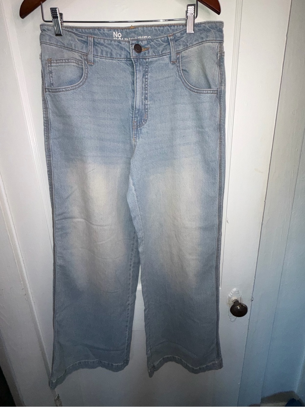 No Boundaries light-wash, high-rise, baggy wide-leg jeans 10